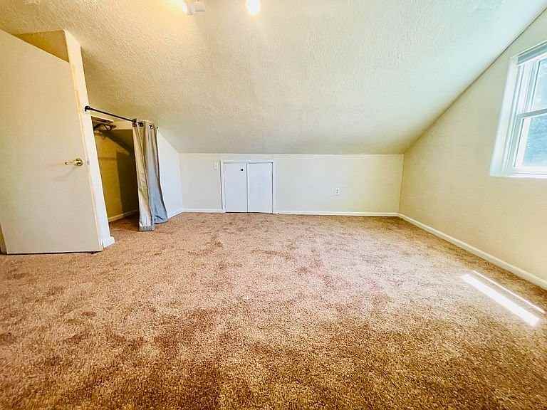 5221 9th Ave - Photo 2 of 6