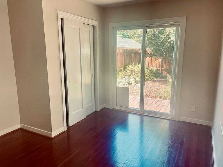 5221 9th Ave - Photo 4 of 6