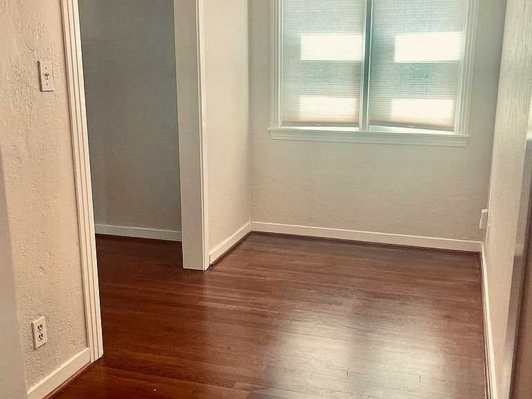 5221 9th Ave - Photo 5 of 6