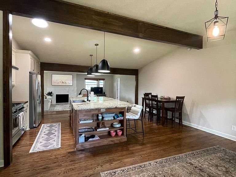 7608 Mohawk St - Photo 3 of 10