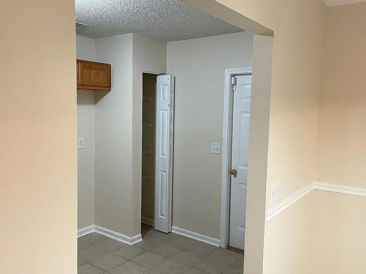 329 Hallowes Dr E - Photo 3 of 5