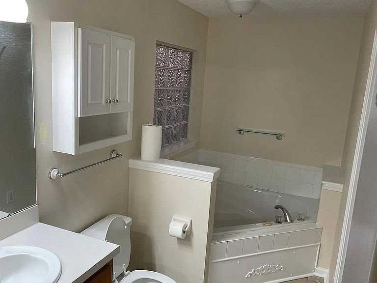 329 Hallowes Dr E - Photo 5 of 5