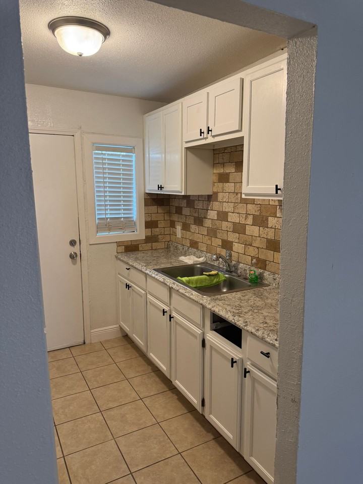 602 Ellor Dr - Photo 3 of 10