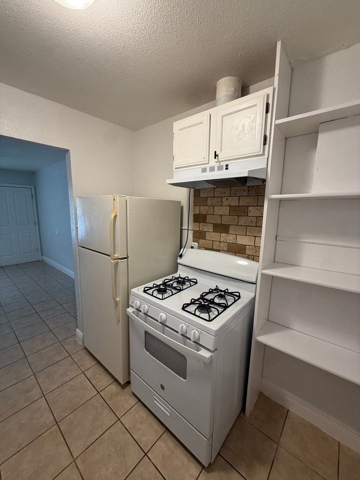 602 Ellor Dr - Photo 4 of 10