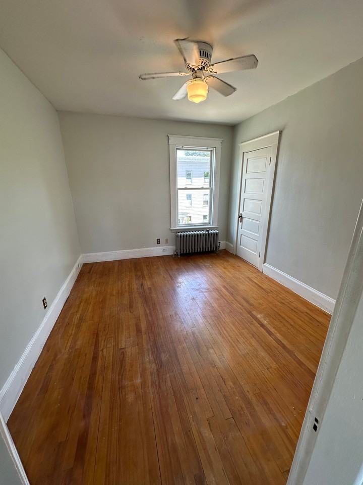 213 Pine St #3 - Photo 4 of 9