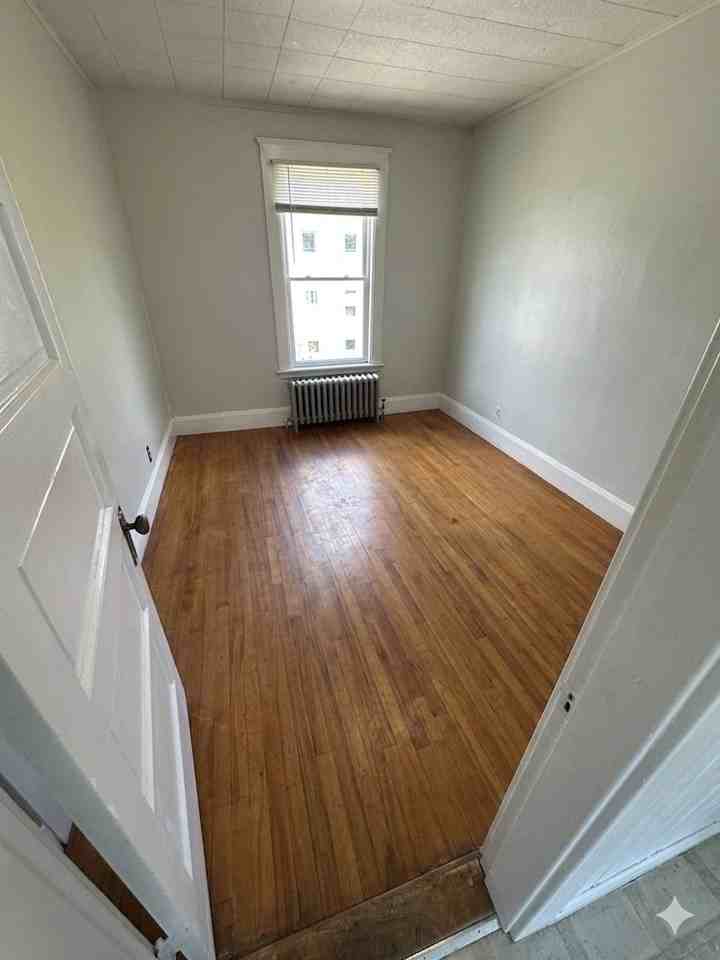 213 Pine St #3 - Photo 5 of 9
