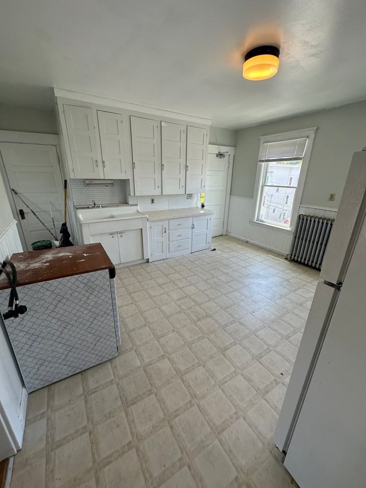 213 Pine St #3 - Photo 7 of 9