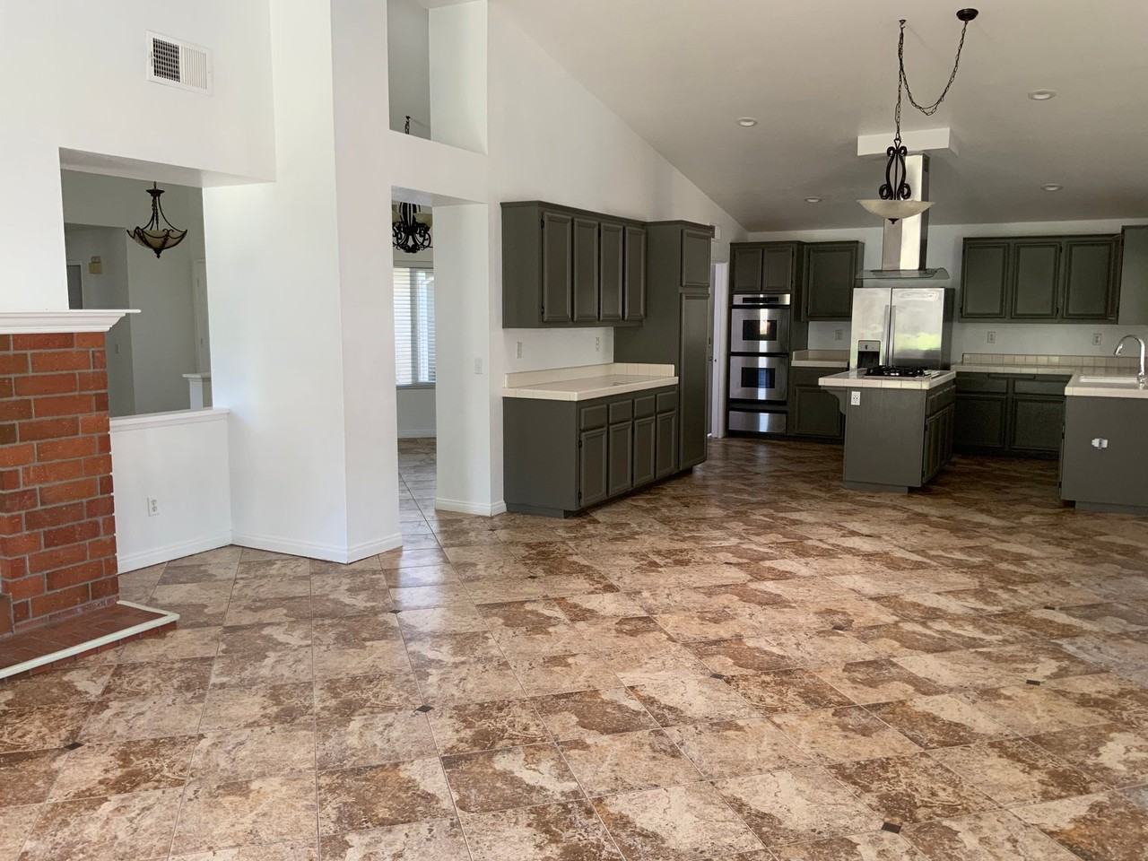 542 Trailridge Dr - Photo 3 of 8