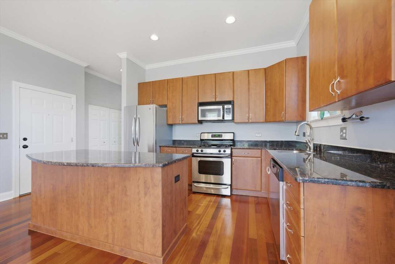 2204 N Natchez Ave #3N - Photo 4 of 16