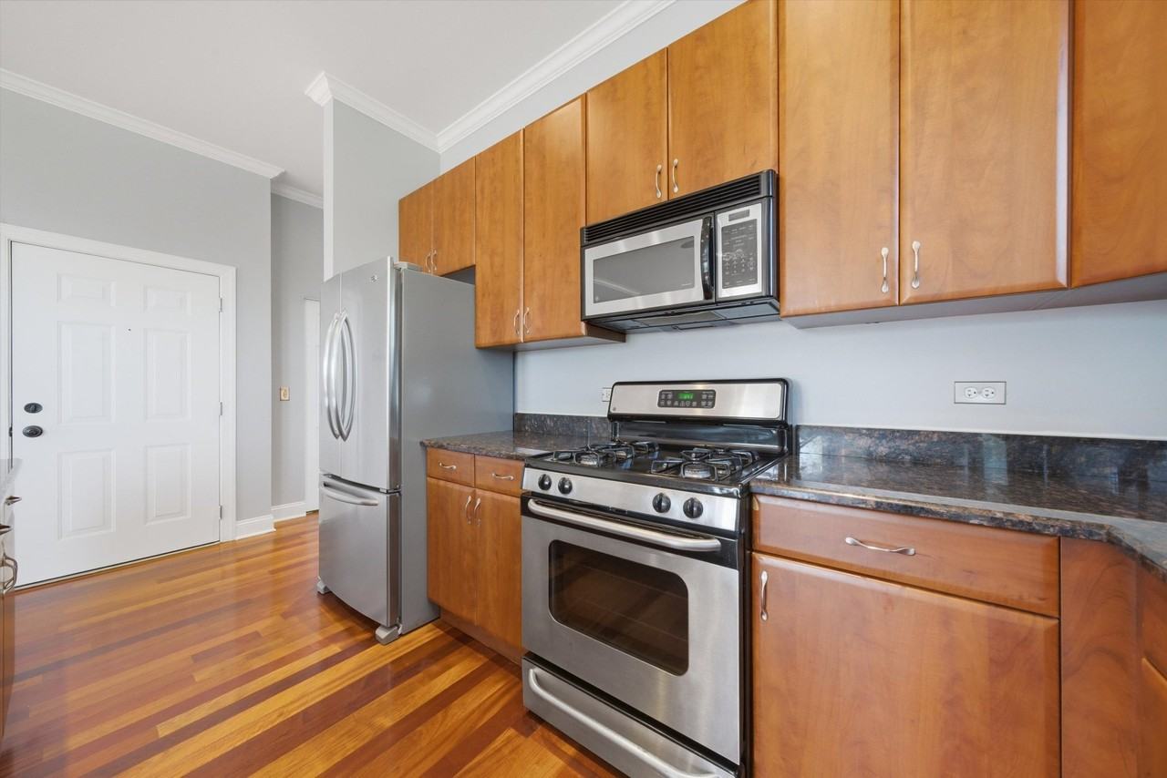 2204 N Natchez Ave #3N - Photo 5 of 16