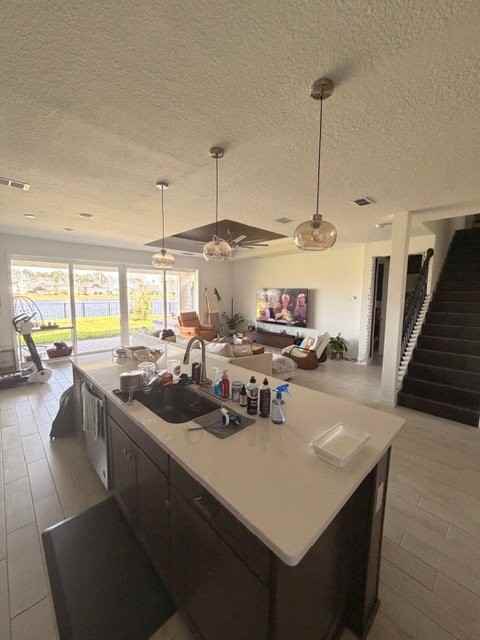 100 Salazar St - Photo 4 of 18