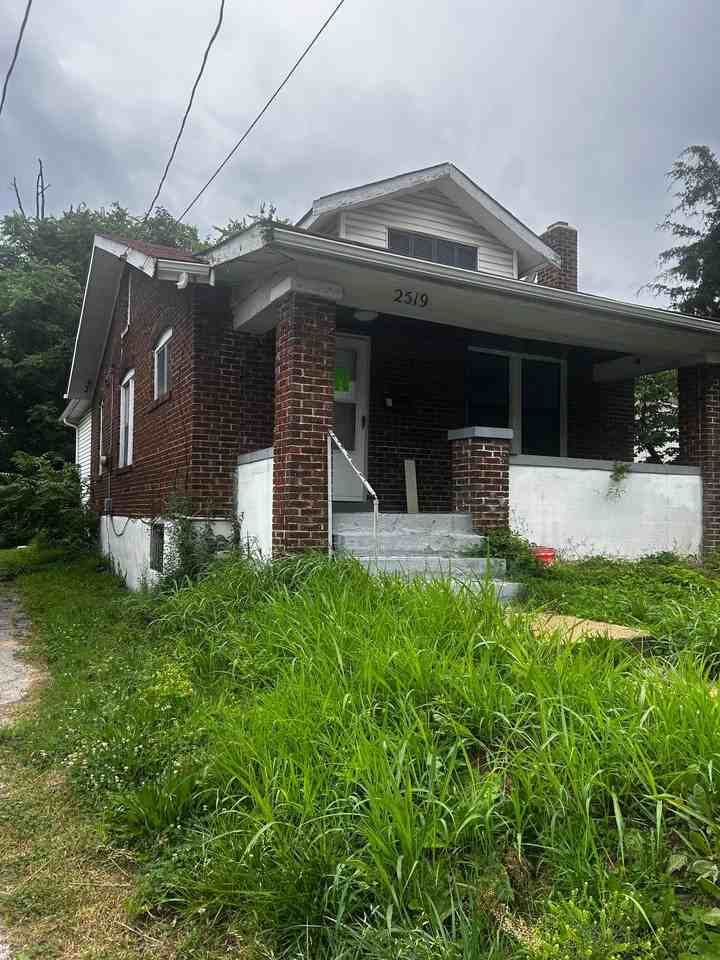 2519 Crescent Ave - Photo 3 of 20