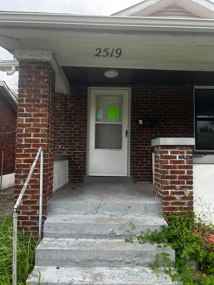 2519 Crescent Ave - Photo 4 of 20