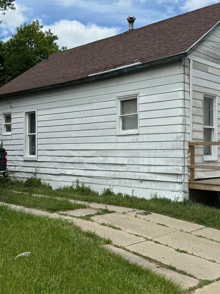 1639 S Warren Ave - Photo 2 of 20