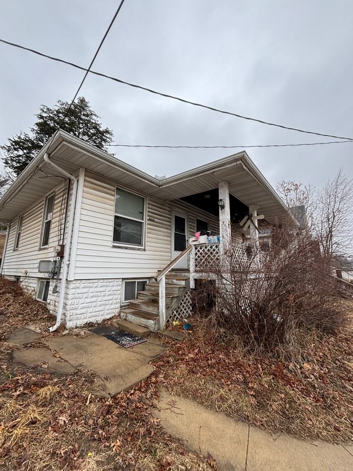 5817 S Adams St - Photo 2 of 14
