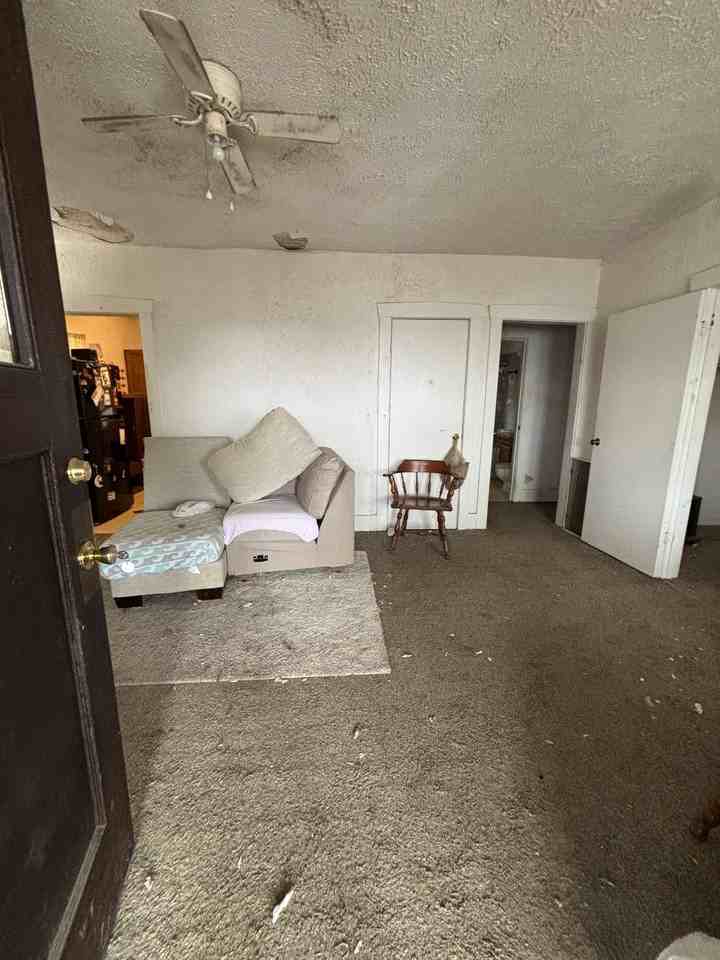 5817 S Adams St - Photo 3 of 14