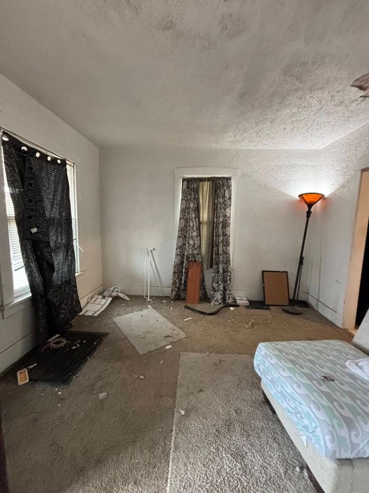 5817 S Adams St - Photo 4 of 14