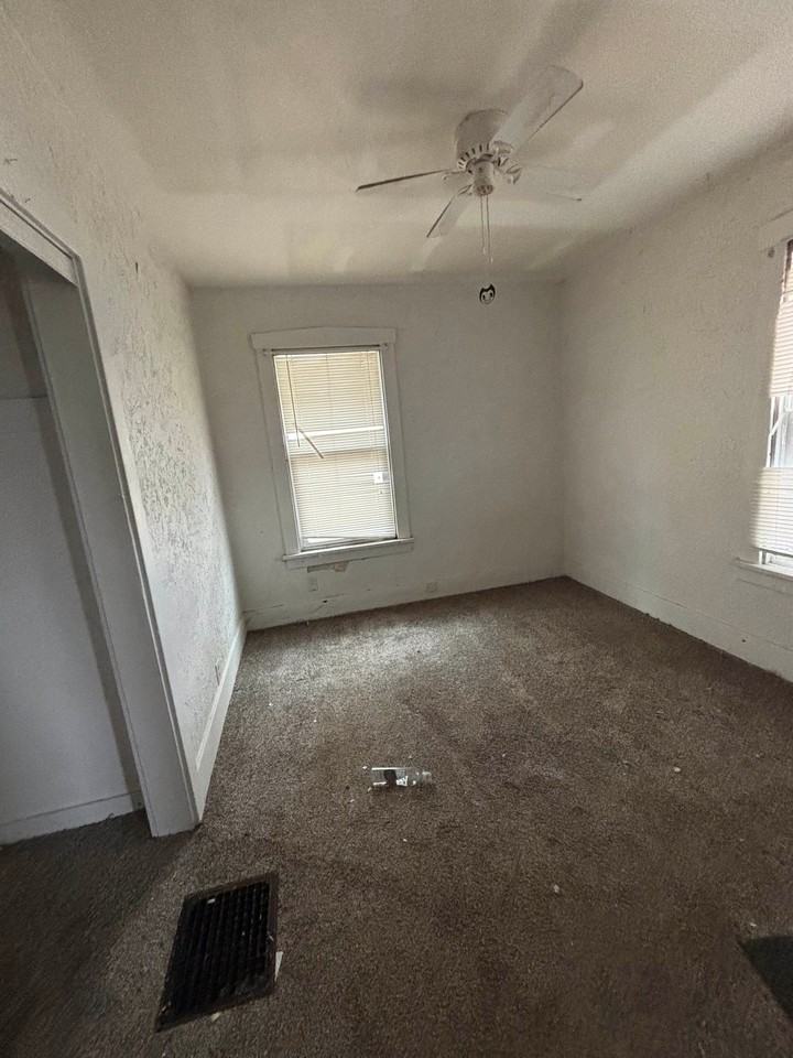 5817 S Adams St - Photo 6 of 14