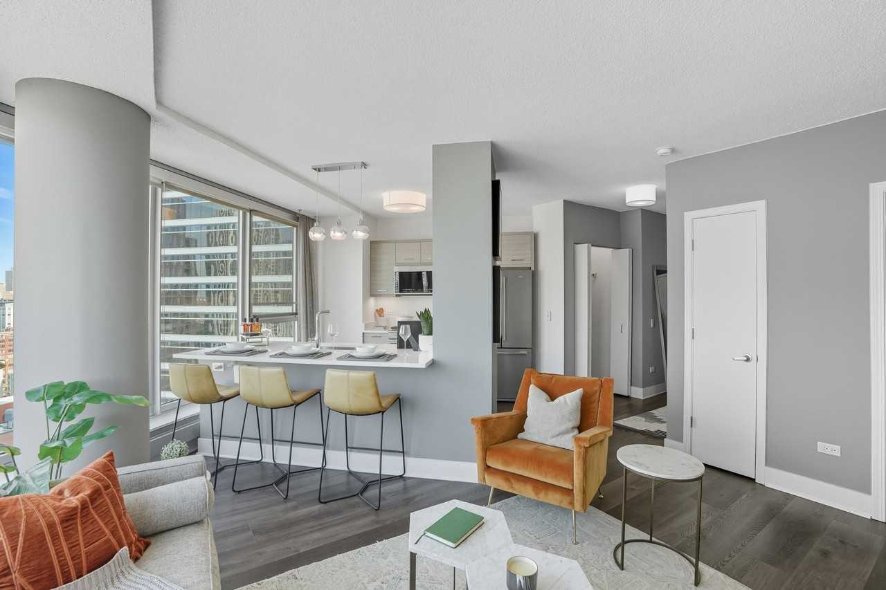 307 N Canal St - Photo 2 of 15