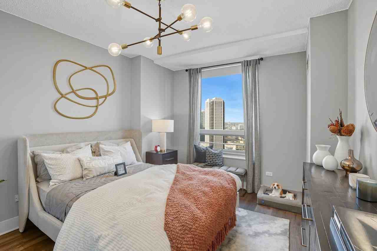 307 N Canal St - Photo 3 of 15