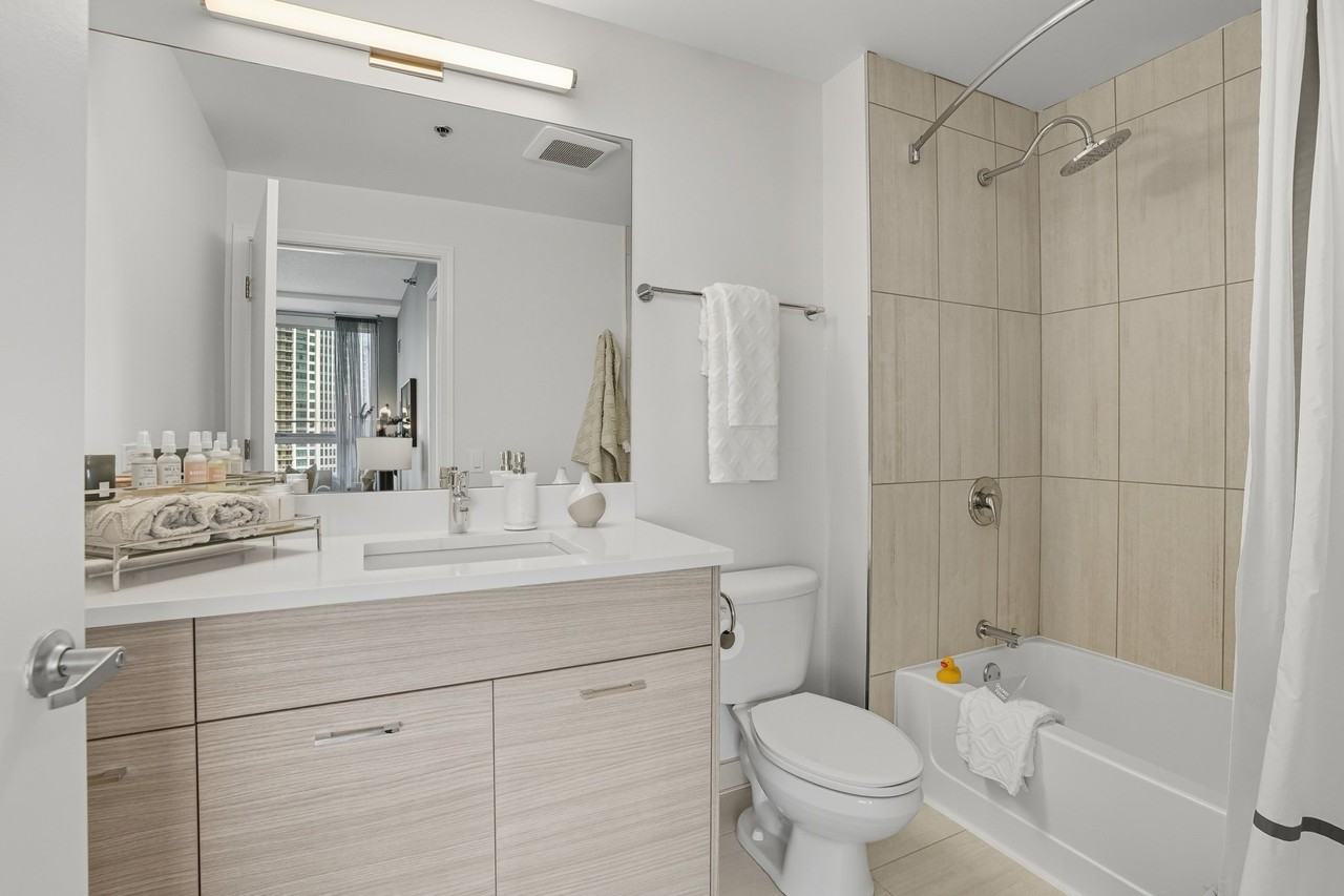 307 N Canal St - Photo 4 of 15
