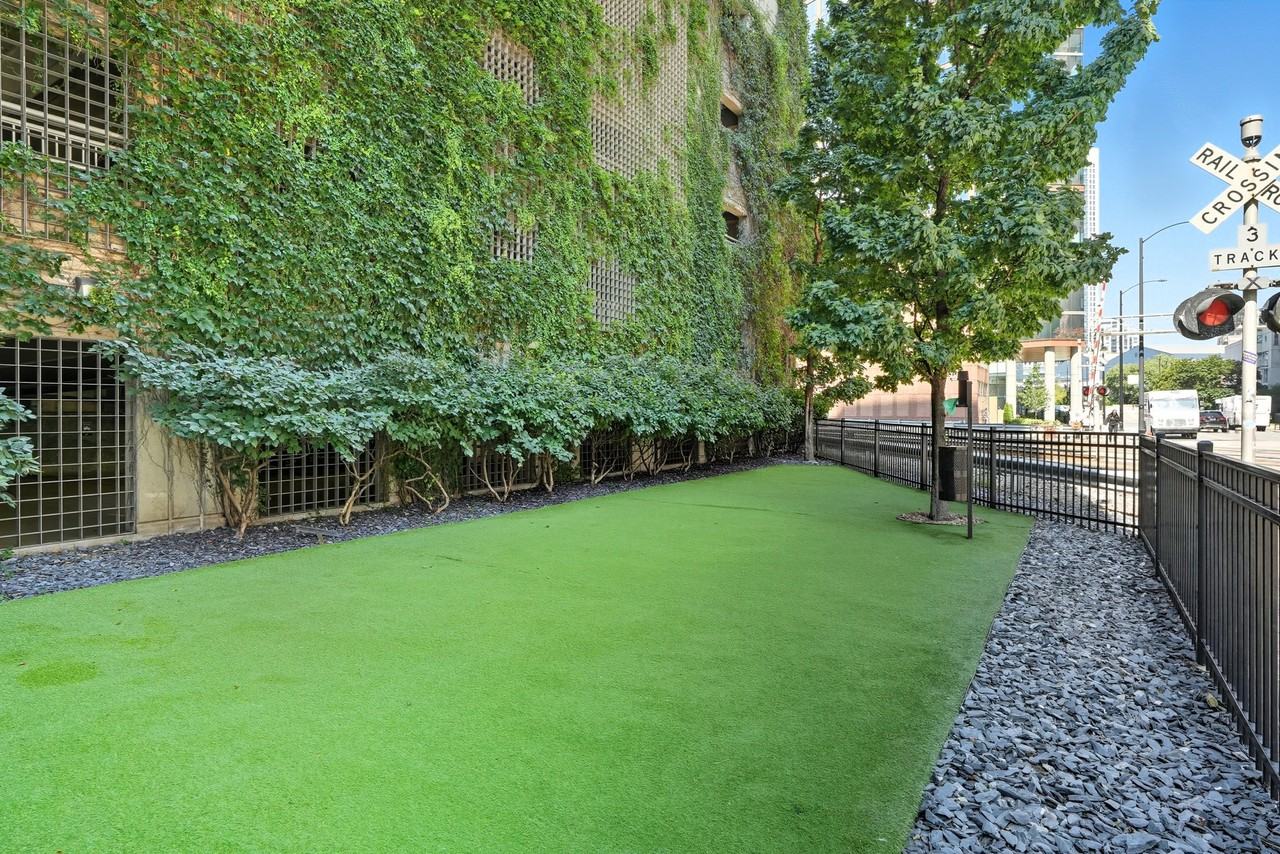307 N Canal St - Photo 5 of 15