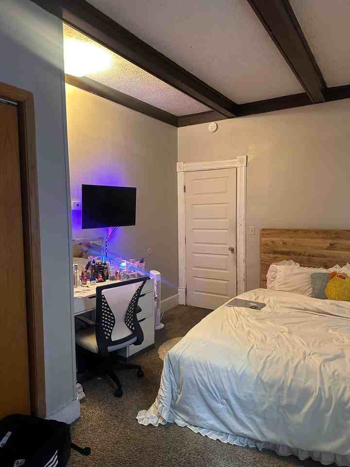 460 E Broadway St #2 - Photo 5 of 10