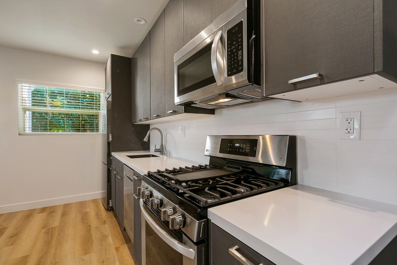 1782 South Rimpau Boulevard - Photo 2 of 16