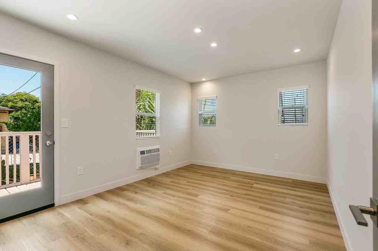 1782 South Rimpau Boulevard - Photo 5 of 16
