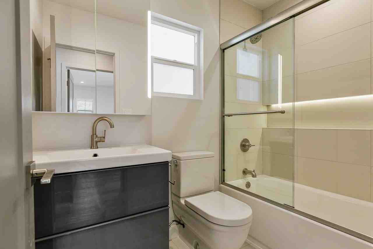 1782 South Rimpau Boulevard - Photo 7 of 16