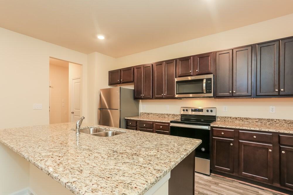 203 Hamilton Pointe Dr - Photo 7 of 17