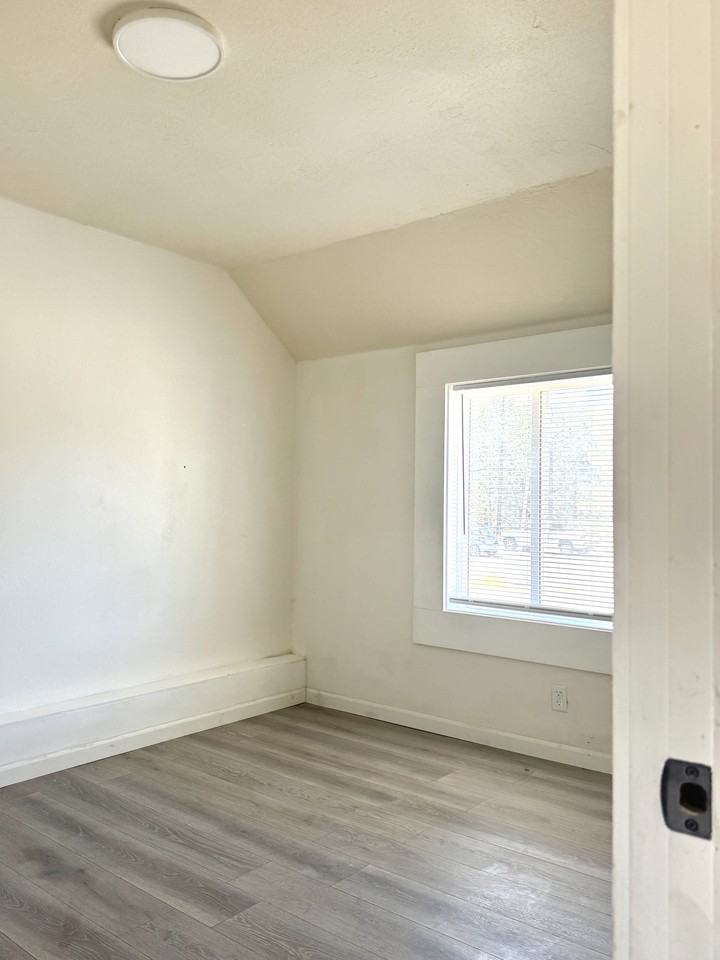 550 Shastina Dr #16 - Photo 2 of 7