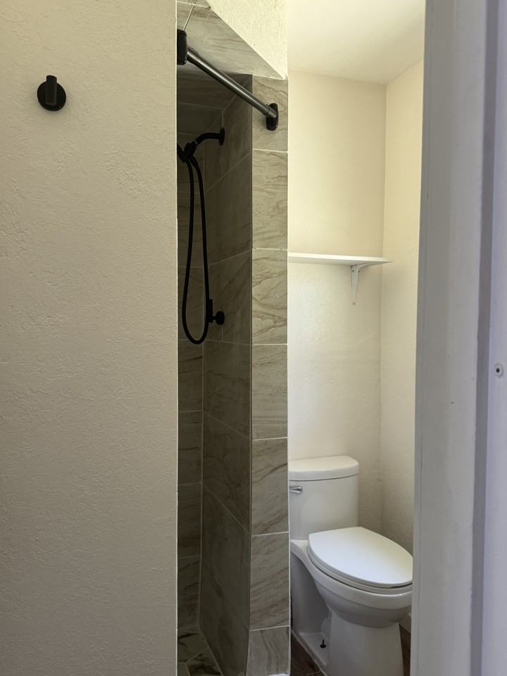 550 Shastina Dr #16 - Photo 4 of 7