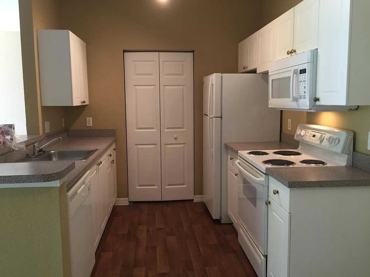 841 Grand Regency Pointe #105 - Photo 3 of 32