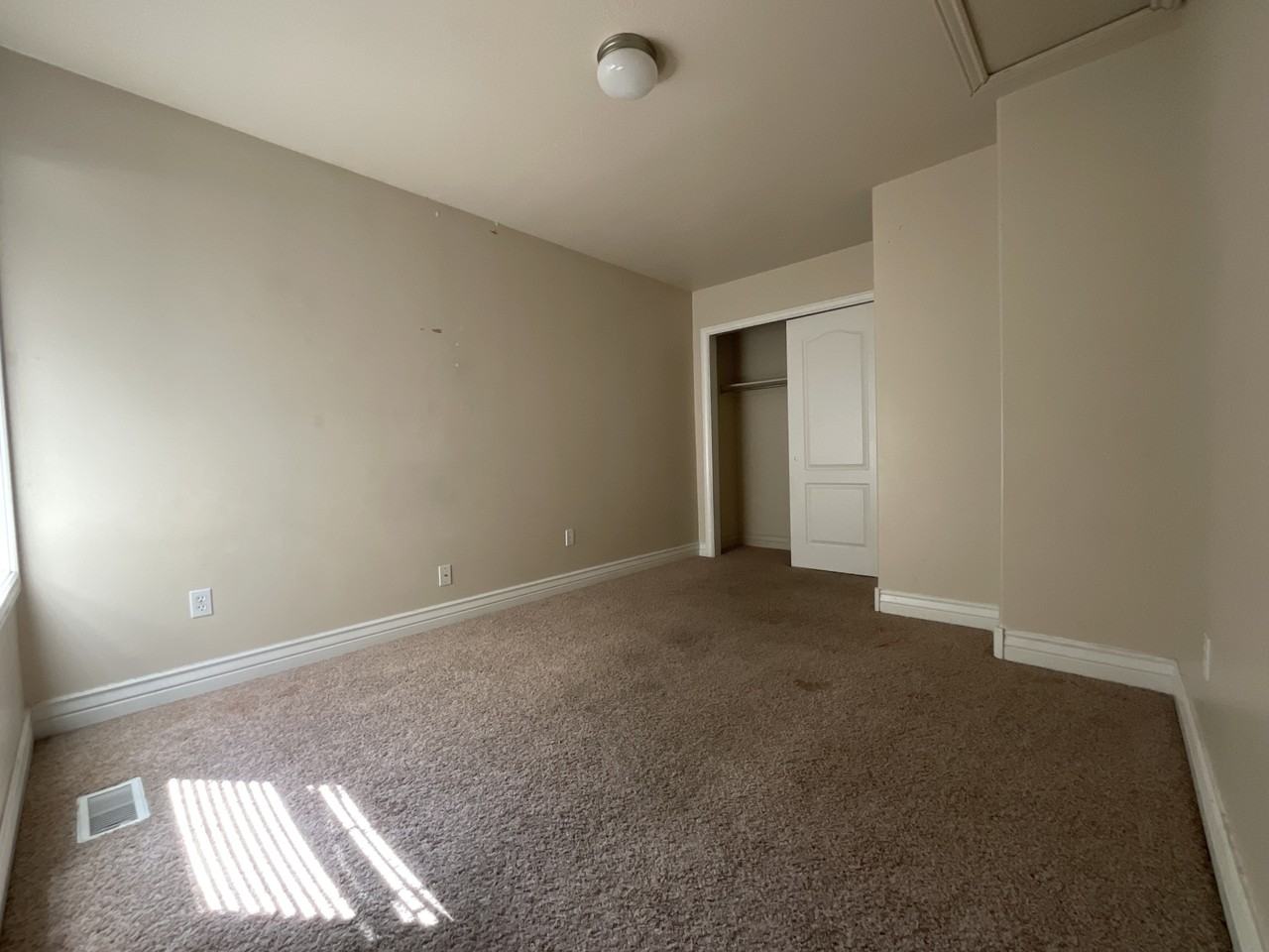 1077 E 390 N #MAIN - Photo 5 of 14