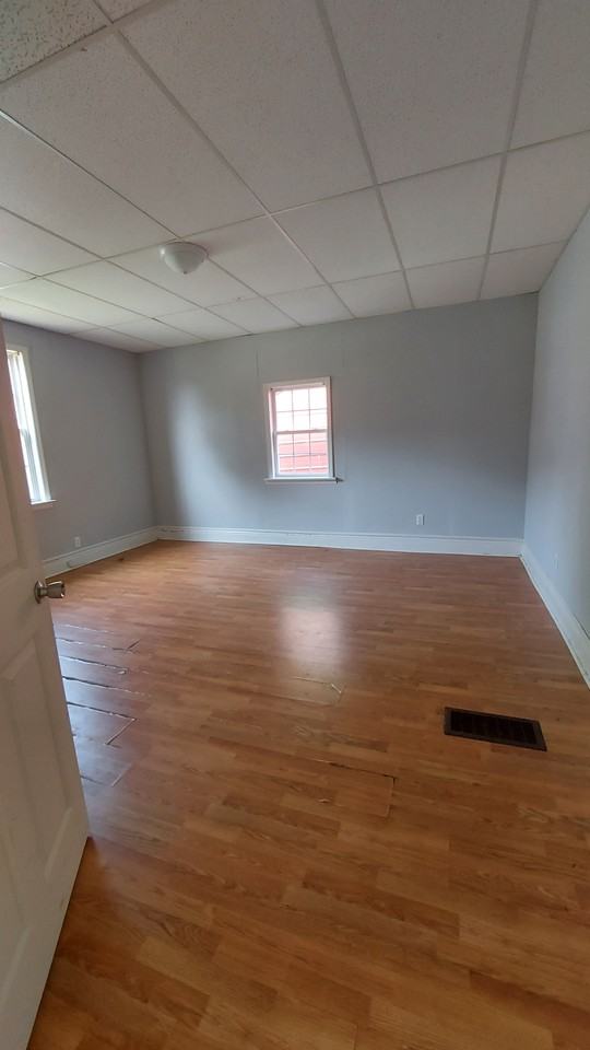 627 W Love St #NA - Photo 5 of 8