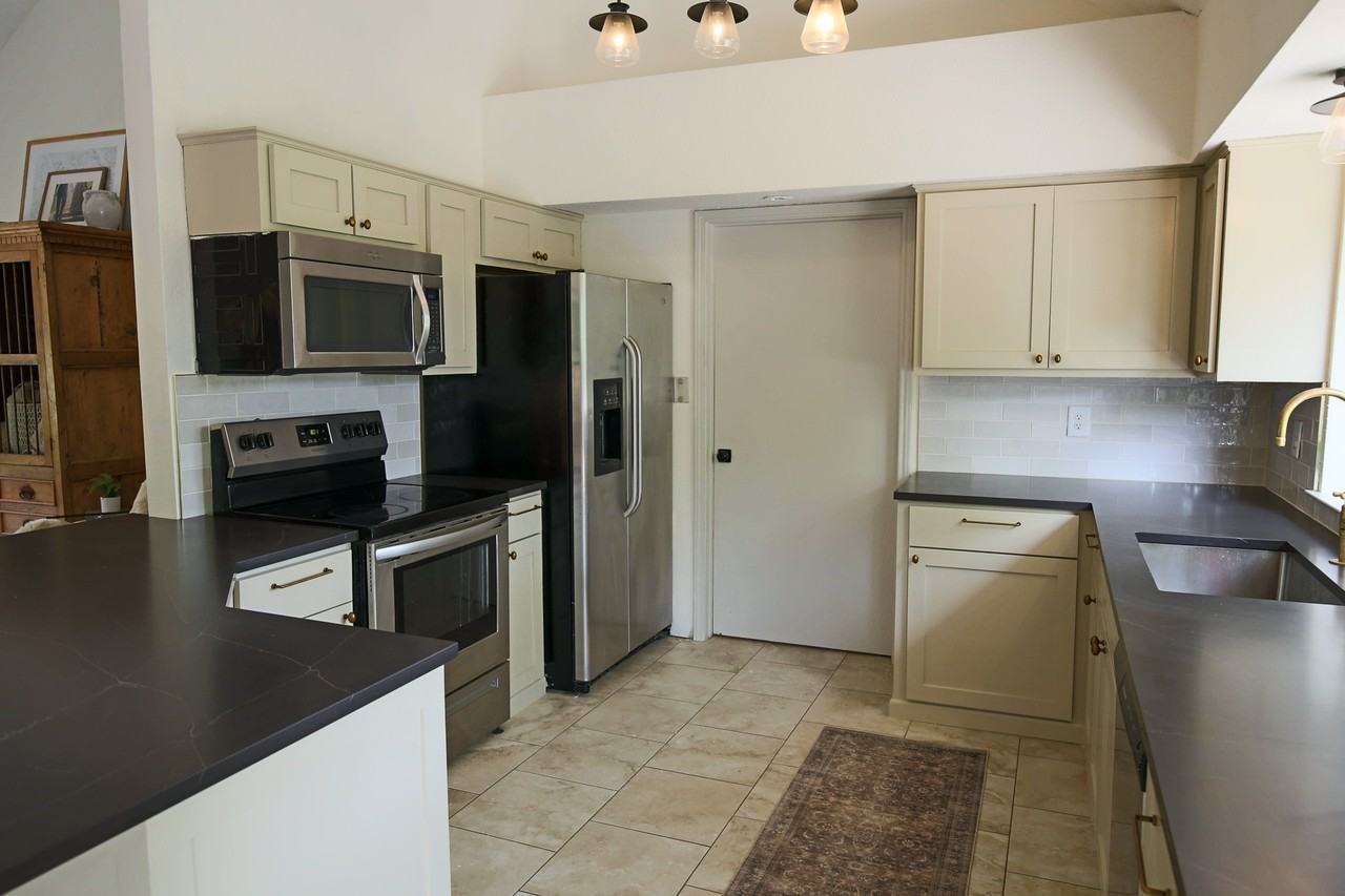708 Cowal Dr S #NA - Photo 4 of 20