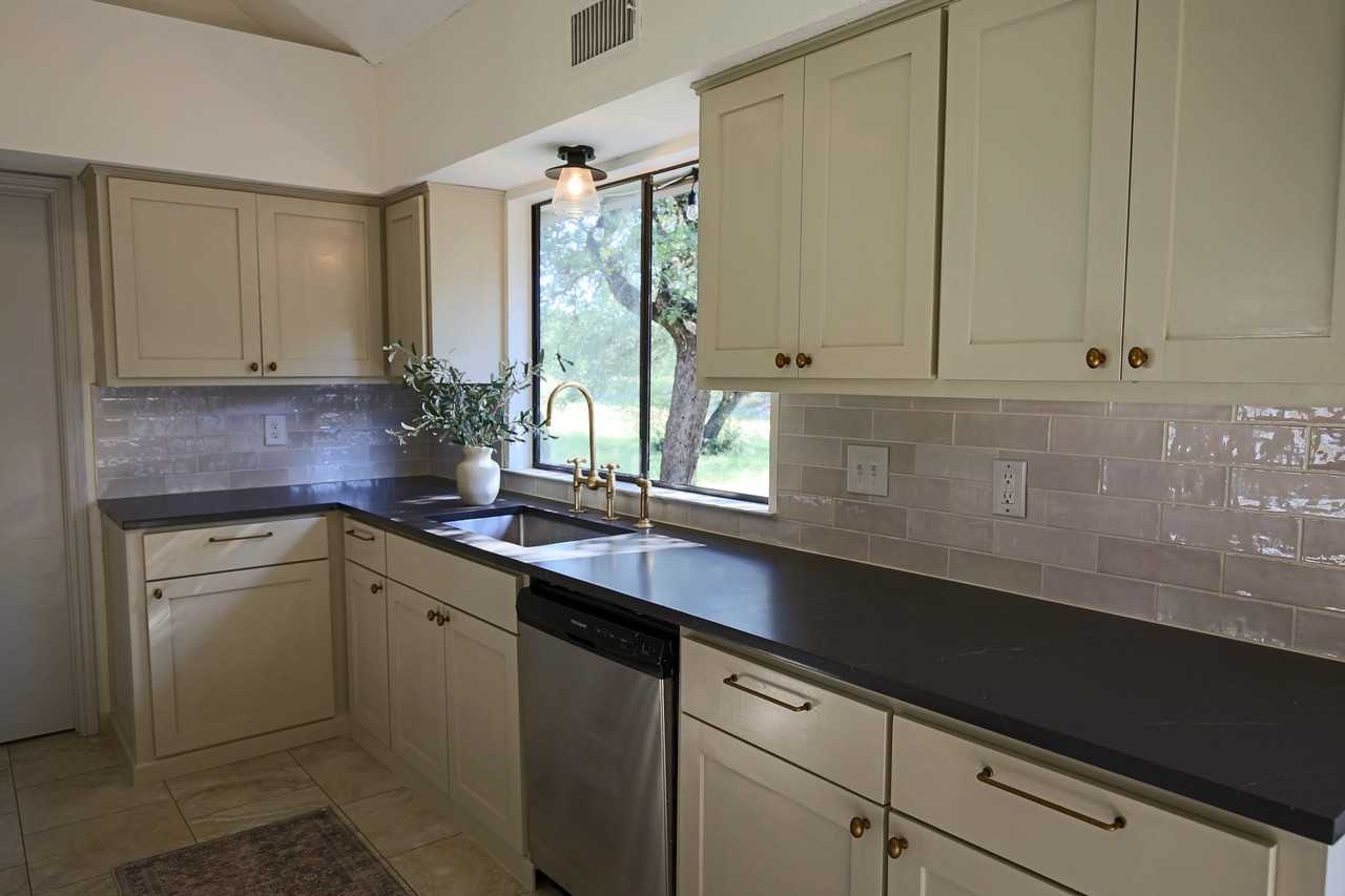 708 Cowal Dr S #NA - Photo 5 of 20