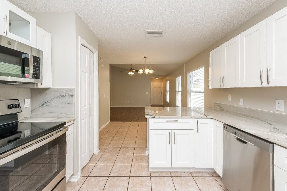 8749 Morrison Oaks Ct - Photo 6 of 18