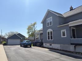 featured image of 221 1/2 E Doty Ave
