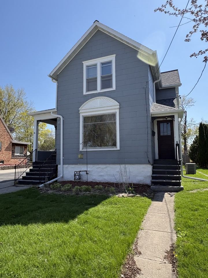221 1/2 E Doty Ave - Photo 2 of 20