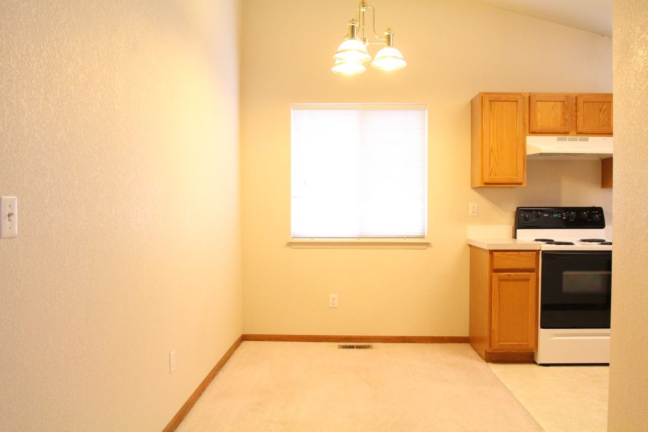 762 Kaitlyn Cir #NONE - Photo 7 of 29