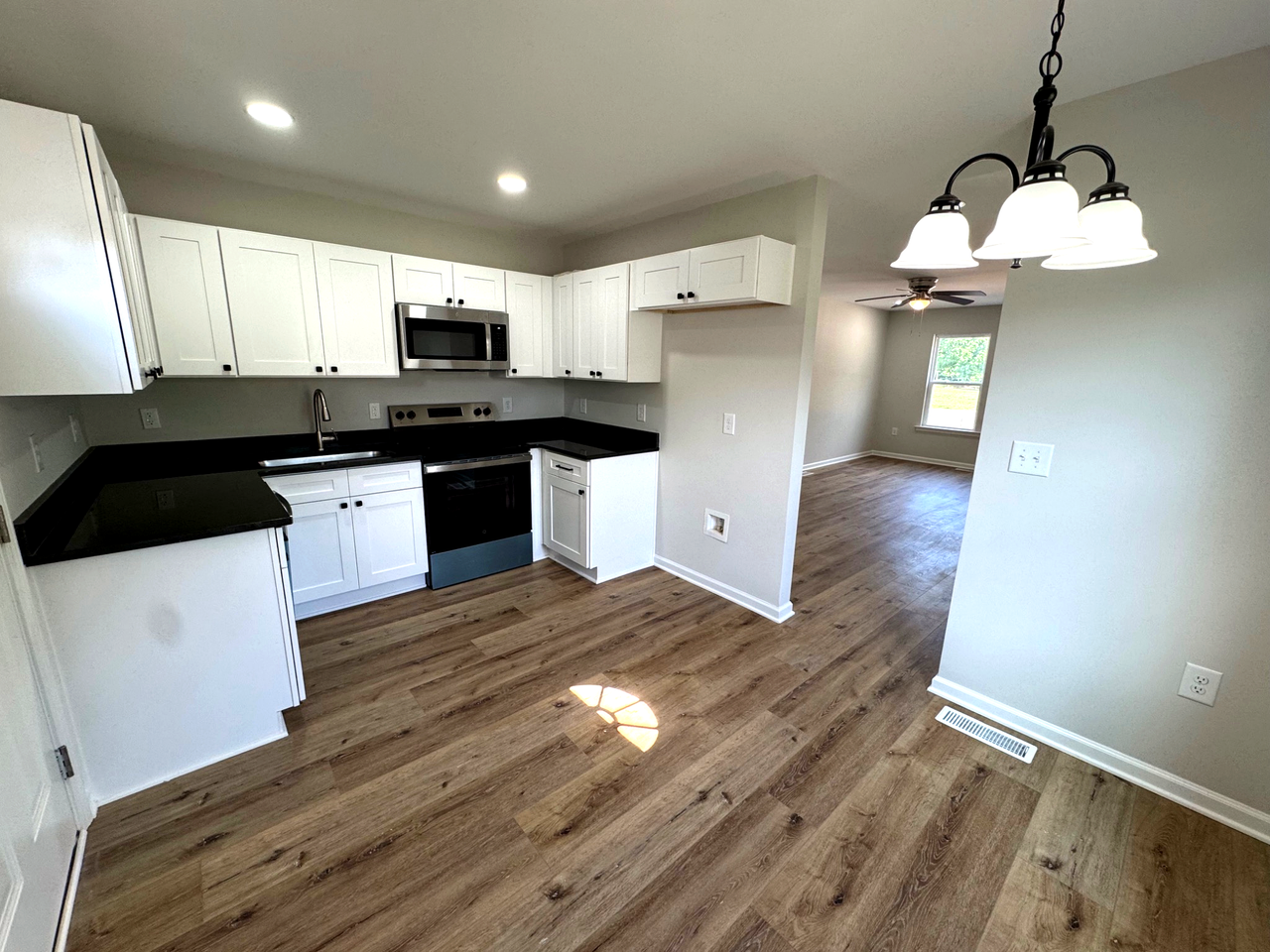 301 Dahl St #A - Photo 3 of 11
