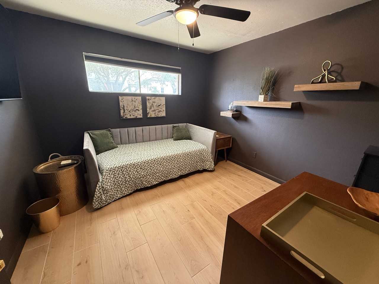 3944 W Alabama St #4 - Photo 5 of 7