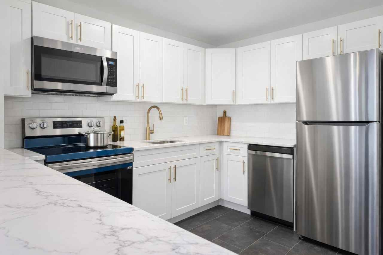 208 Warren St #3 - Photo 5 of 13