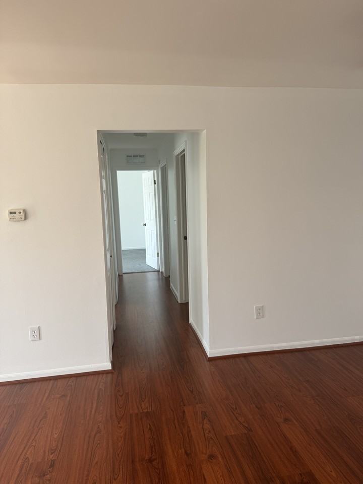809 Sunset Ln #8 - Photo 3 of 11