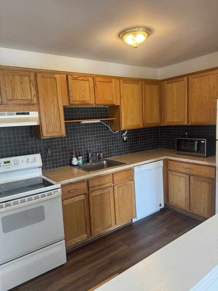809 Sunset Ln #8 - Photo 5 of 11