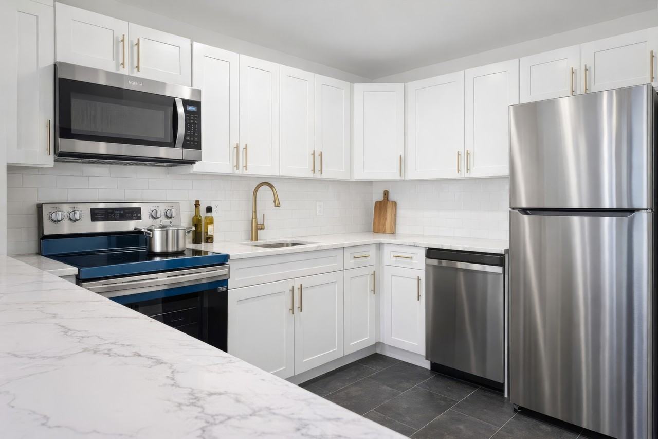 208 Warren St #4 - Photo 3 of 14