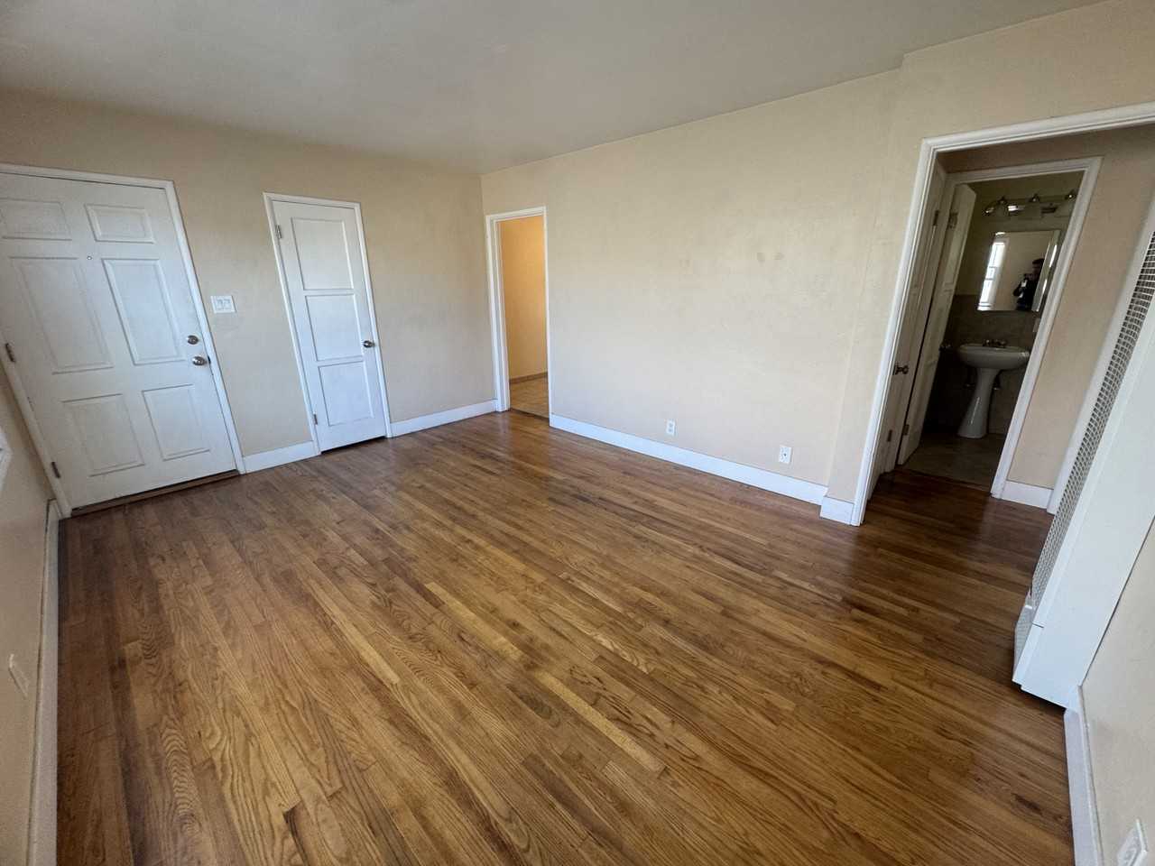 613 3rd Ave #B - Photo 3 of 6