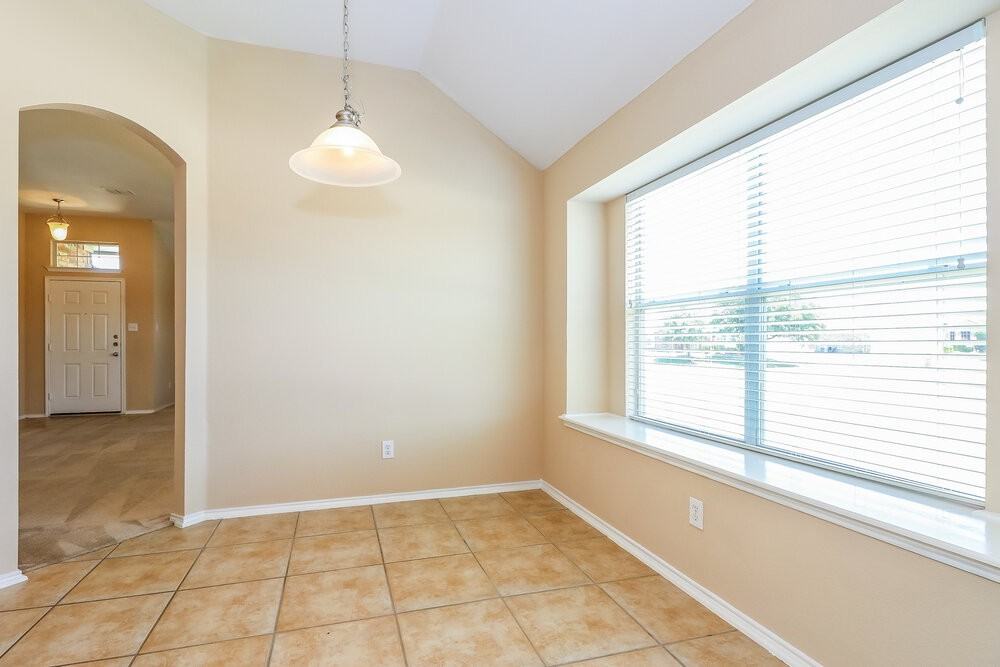 1235 Sweetwater Dr - Photo 5 of 16